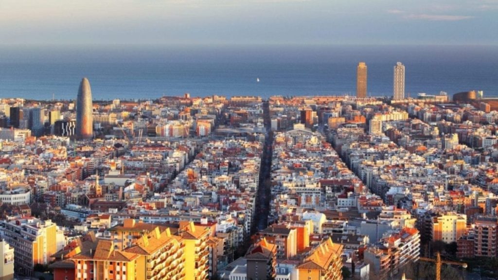 Euro Cervantes y GMP Property compran tres edificios de oficinas en Barcelona