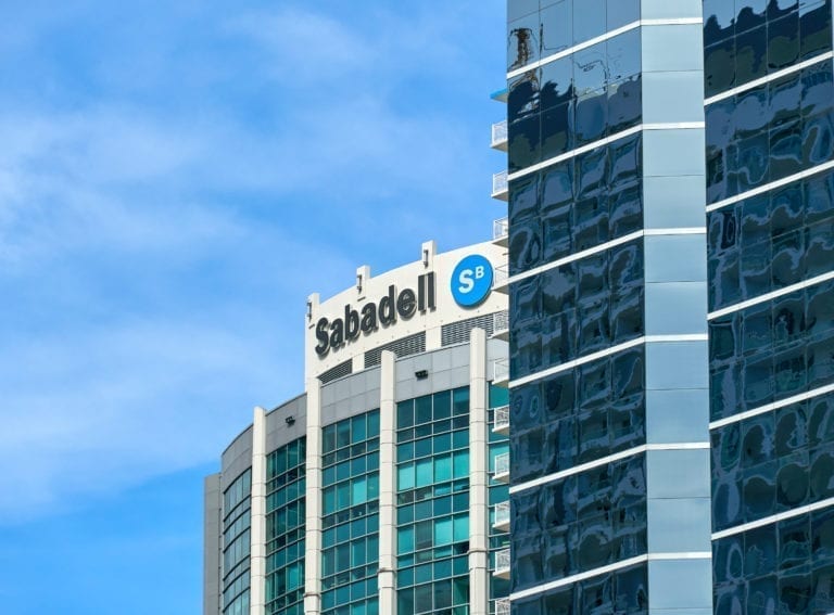 Sabadell cierra la venta de su promotora SDIN a Oaktree, con plusvalías de 21 millones