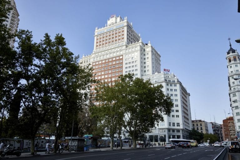 RIU reabrirá su hotel del Edificio España el próximo 15 de junio