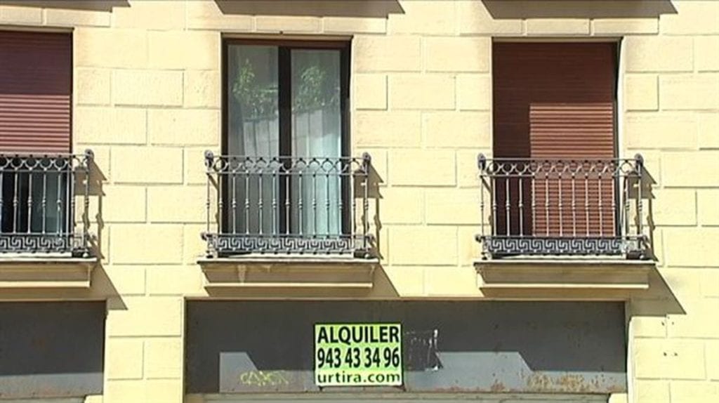In July 2020, rental housing in Spain had cost an average of 975 euros/month, a fall of 1.52% m-o-m, according to the website pisos.com.