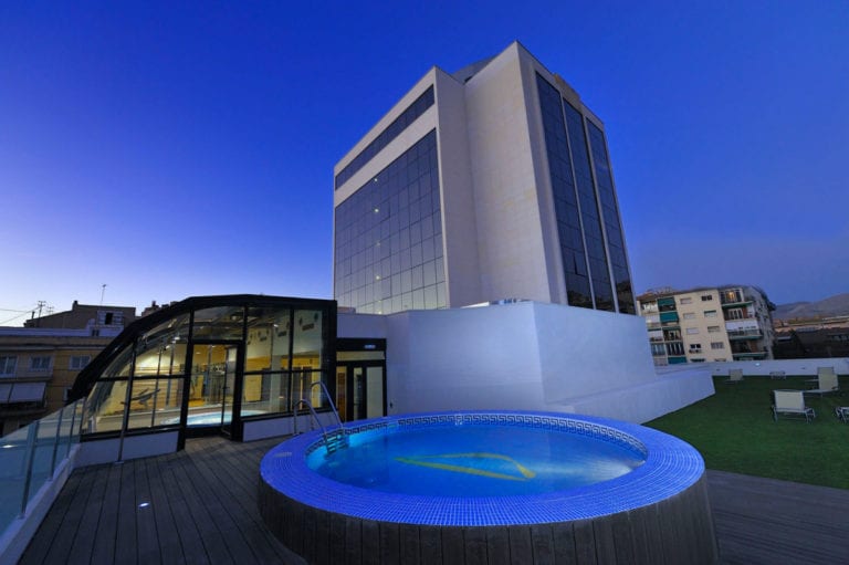 Lone Star y Servihabitat venden su hotel en Granada por más de 9 millones de euros