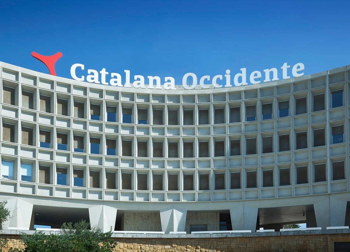 Catalana Occidente cierra su primera logística la compra de 6 naves news España
