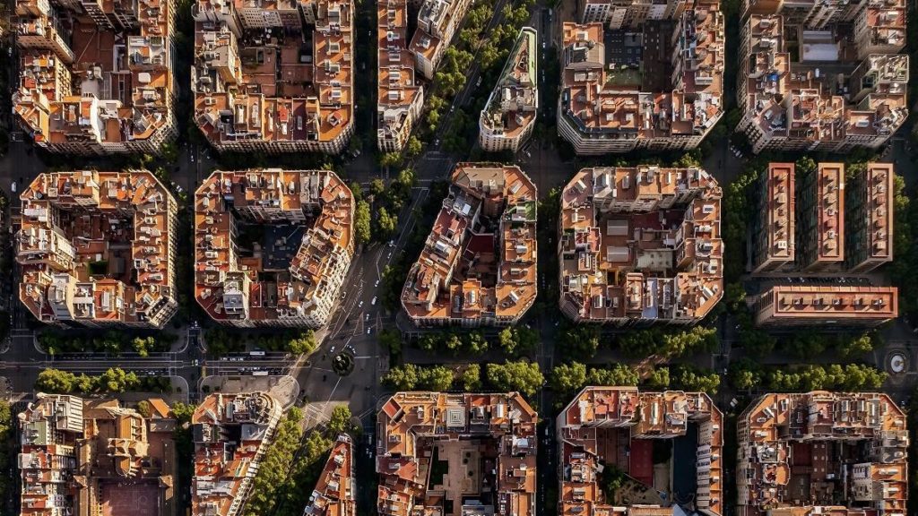 El Ayuntamiento de Barcelona compra dos edificios para alquiler social en el Eixample