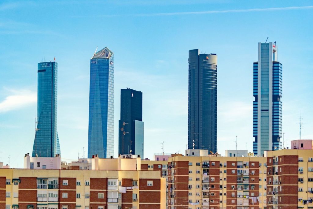 Cinco torres castellana edificios oficinas madrid