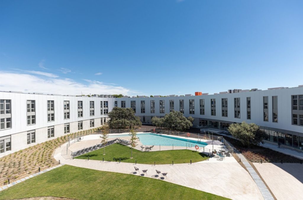 Yugo Coliseo Europea, nueva residencia de estudiantes en Villaviciosa de Odón, junto a la Universidad Europea de Madrid.