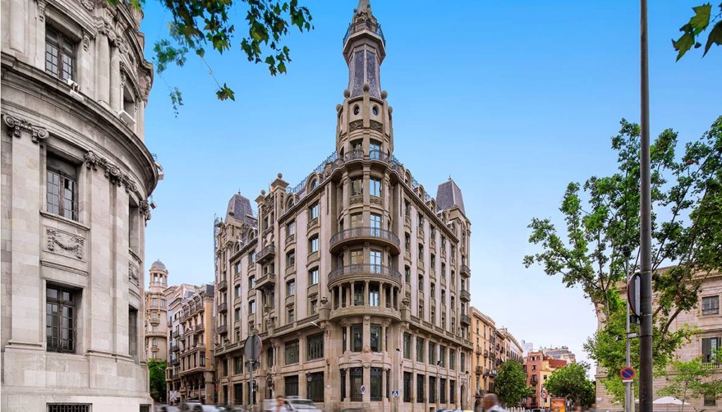 Zurich vende tres edificios de oficinas en el centro de Barcelona