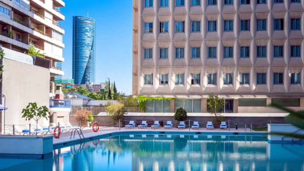 Meridia vende a Azora el hotel Tryp Chamartín, dos locales y 94 plazas de parking por 34,6 millones