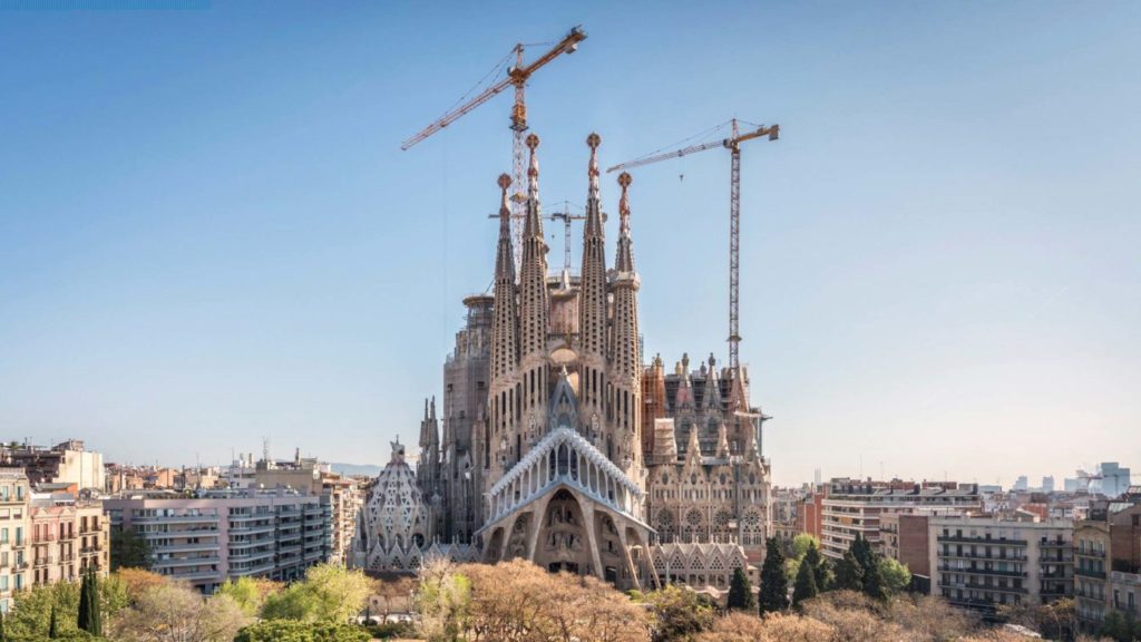 Sagrada Familia 2000x1125v3