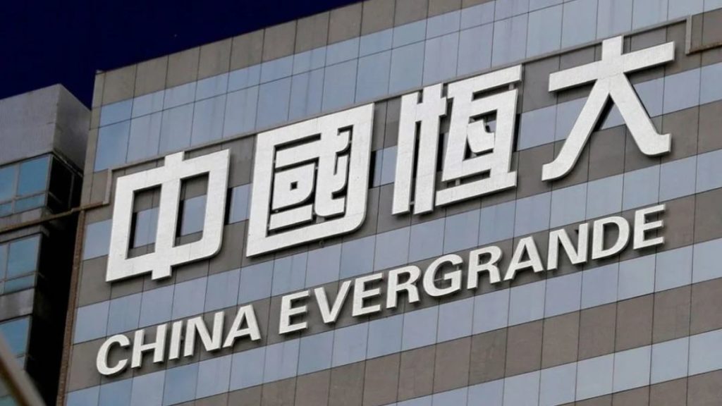 Varios empleados de Evergrande detenidos por la policía china, un mes después de que la compañía se declarase en bancarrota