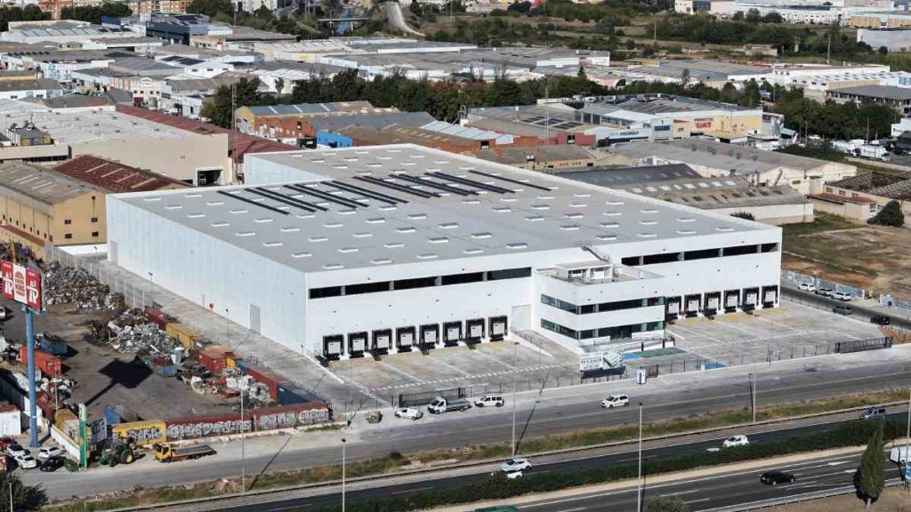 Invext alquila a NRF una plataforma logística de 12.700 m2 en Valencia