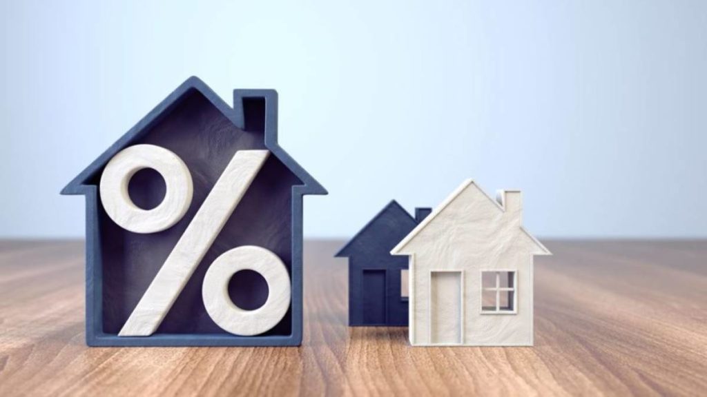 Los hipotecados más jóvenes suben en un 4% y optan por la fija, mientras que los mayores por las variables