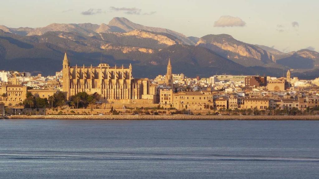 El Gobierno de Baleares compra a Caixabank un edificio de oficinas en Palma de Mallorca por 20,7 millones