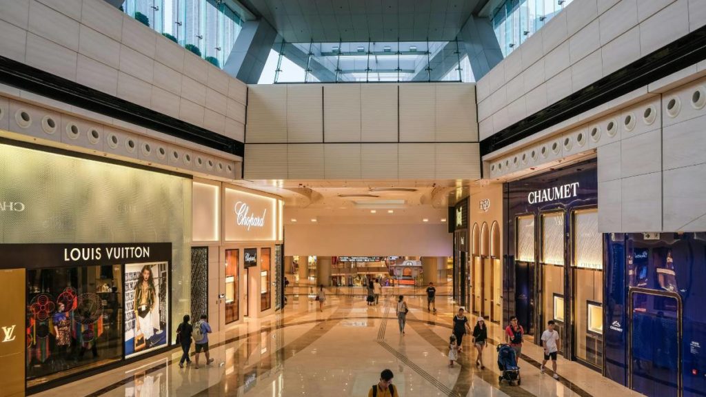 El volumen de ventas en centros comerciales aumentó un 6,1% en diciembre de 2023
