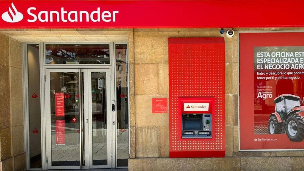 Banco Santander vende su participación del 15% en Aktua Soluciones Financieras a Intrum por 10 millones de euros