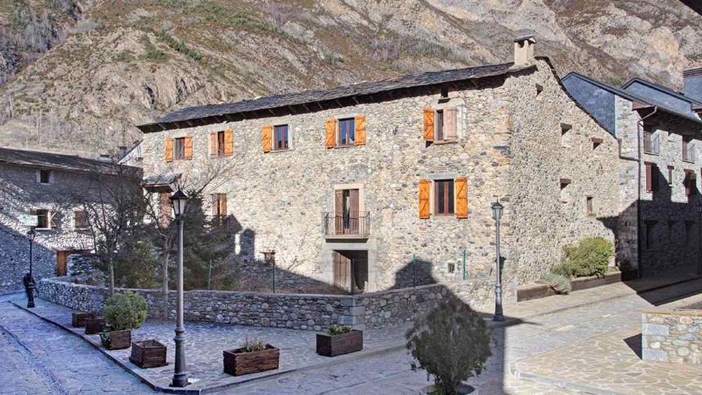 Reental adquiere por 1,5 millones un palacio del siglo XVI en Benasque (Huesca) para construir cuatro pisos de lujo 4 Reental adquiere por 1,5 millones un palacio del siglo XVI en Benasque (Huesca) para construir cuatro pisos de lujo