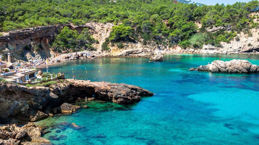 Izilend concede 54 millones a Beachbox para impulsar las residencias de Six Senses Ibiza y nuevas villas