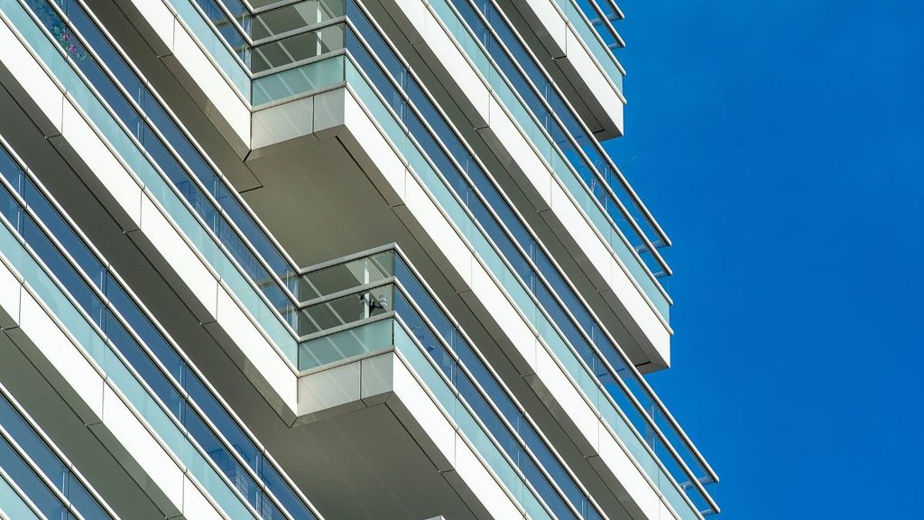 El mapa de la certificación energética: el 77% del parque residencial madrileño suspende en las letras más bajas
