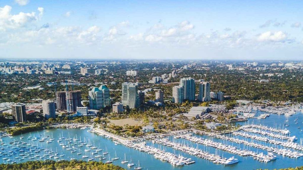 El cofundador de Google alquila un edificio de oficinas en Miami a la gestora española Azora