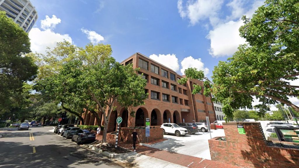 Azora vende un edificio de oficinas y compra un conjunto de locales comerciales en Miami