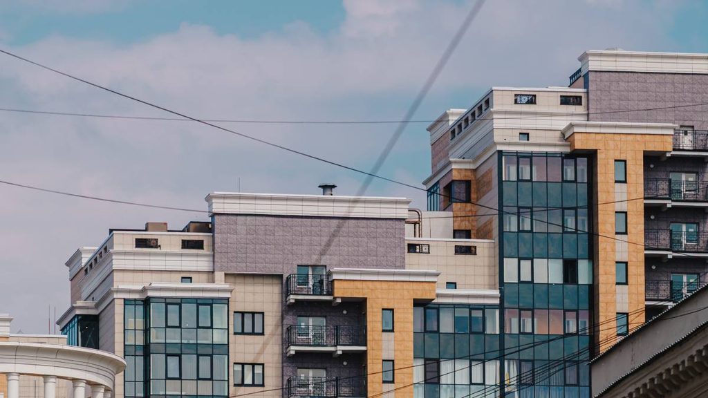 La compraventa de viviendas cae en julio un 5,1% interanual, según el INE