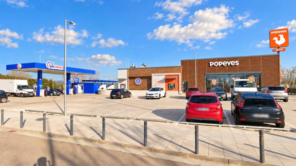 Hermes Properties vende un activo comercial en Puerto Venecia (Zaragoza)