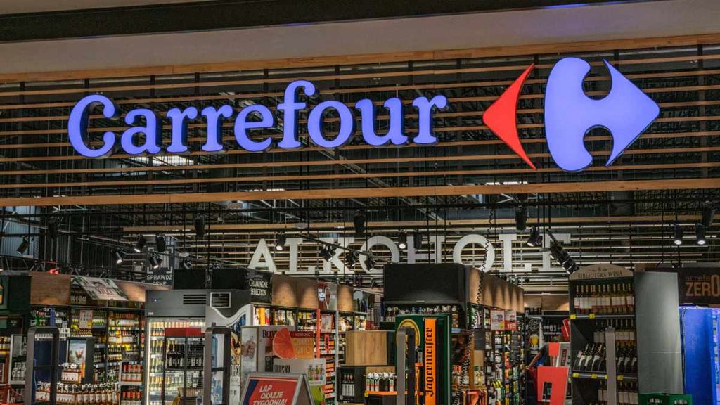 Carrefour vende una cartera inmobiliaria con 35 tiendas en España y Francia por 290 millones