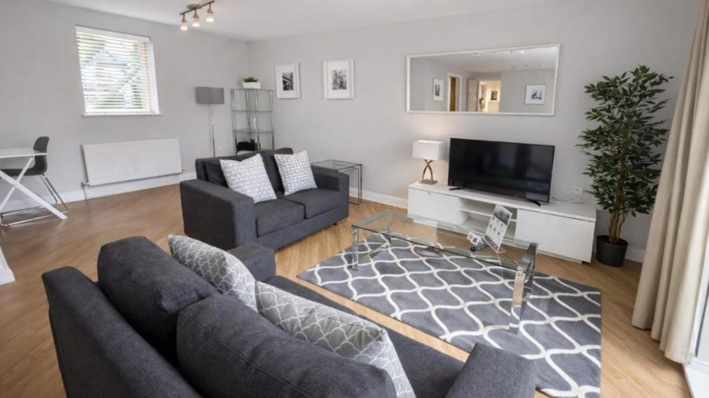 Tenigla compra el operador británico de apartamentos de alquiler flexible Executive Roomspace