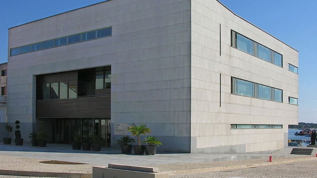 El Ayuntamiento de A Illa de Arousa (Pontevedra) compra un edificio de 15 viviendas por 1,3 millones