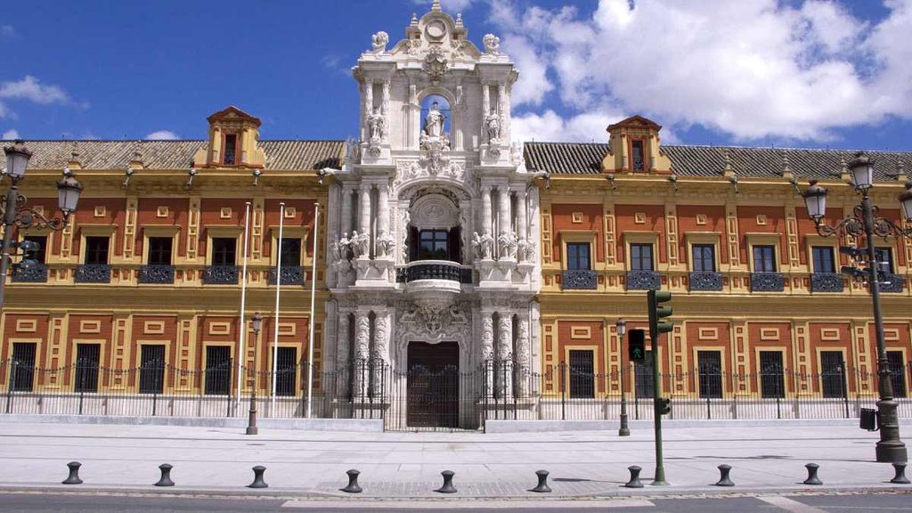 Andalucía publica una oferta de 265 inmuebles públicos para vivienda, industria y comercio